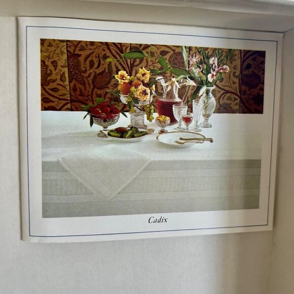 Vintage Nydel White Cotton Tablecloth and Matching Napkin Service for Eight - Picture 11 of 16